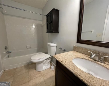 2930 Governors Court - Photo Thumbnail 7