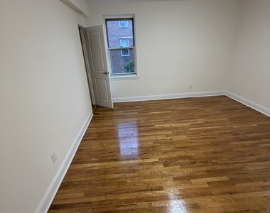 143-23 Barclay Avenue - Photo Thumbnail 8