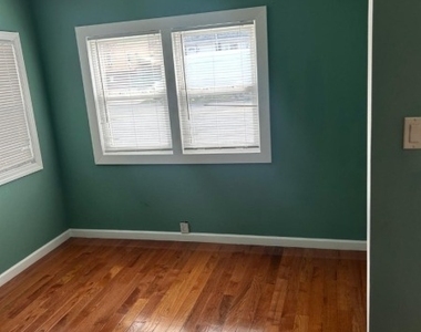 1210 Roselle St - Photo Thumbnail 6
