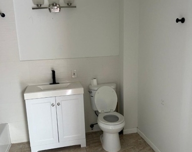 1210 Roselle St - Photo Thumbnail 11