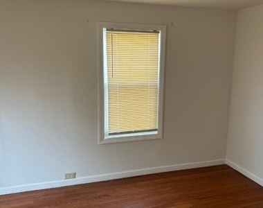 1210 Roselle St - Photo Thumbnail 8