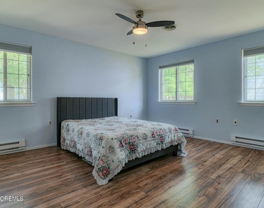 35 Auburn Street - Photo Thumbnail 18