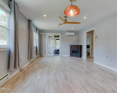 35 Auburn Street - Photo Thumbnail 4