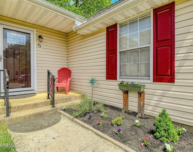 35 Auburn Street - Photo Thumbnail 2
