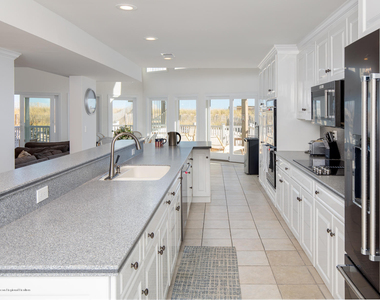 502 Sunset Boulevard - Photo Thumbnail 7