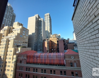 East 63 Street - Photo Thumbnail 3