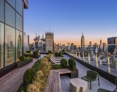 10th Avenue - Photo Thumbnail 17