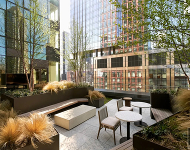 10th Avenue - Photo Thumbnail 14