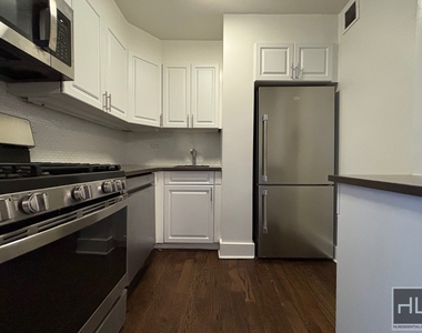 East 63 Street - Photo Thumbnail 4