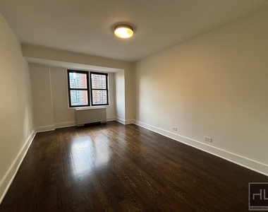 East 63 Street - Photo Thumbnail 10