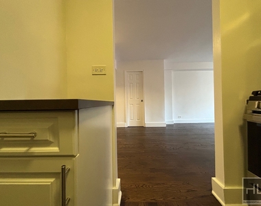 East 63 Street - Photo Thumbnail 7