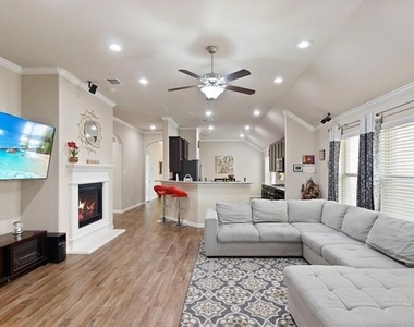 16609 Lincoln Park Lane - Photo Thumbnail 3