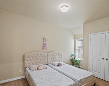 16609 Lincoln Park Lane - Photo Thumbnail 13