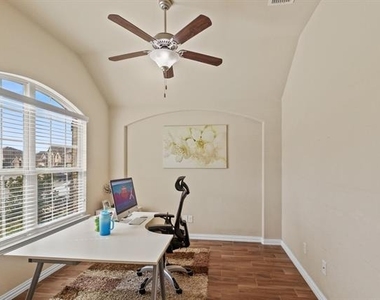 16609 Lincoln Park Lane - Photo Thumbnail 2