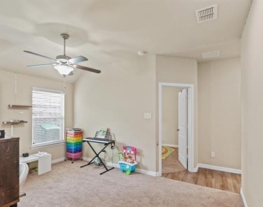 16609 Lincoln Park Lane - Photo Thumbnail 12