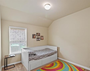 16609 Lincoln Park Lane - Photo Thumbnail 11