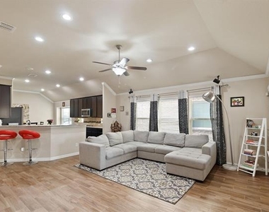 16609 Lincoln Park Lane - Photo Thumbnail 9