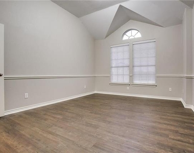 2105 Cardinal Drive - Photo Thumbnail 2