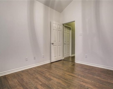 2105 Cardinal Drive - Photo Thumbnail 8
