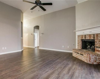 2105 Cardinal Drive - Photo Thumbnail 5