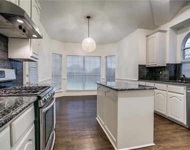 2105 Cardinal Drive - Photo Thumbnail 3