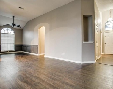 2105 Cardinal Drive - Photo Thumbnail 9