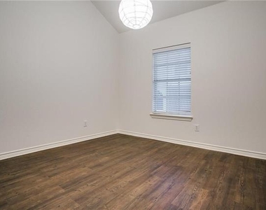 2105 Cardinal Drive - Photo Thumbnail 6