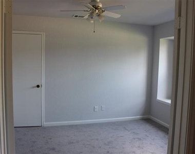 812 Shannon Drive - Photo Thumbnail 7