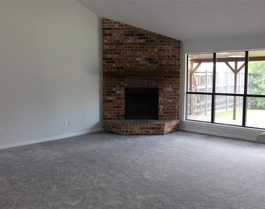 812 Shannon Drive - Photo Thumbnail 5