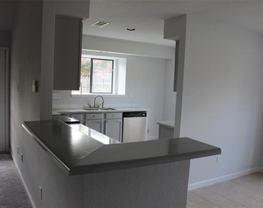 812 Shannon Drive - Photo Thumbnail 4