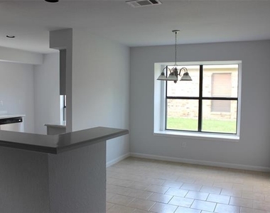 812 Shannon Drive - Photo Thumbnail 3
