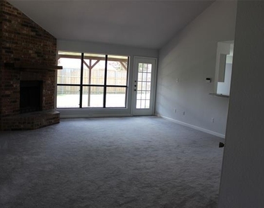 812 Shannon Drive - Photo Thumbnail 6