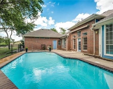 3227 Preston Hills Circle - Photo Thumbnail 3