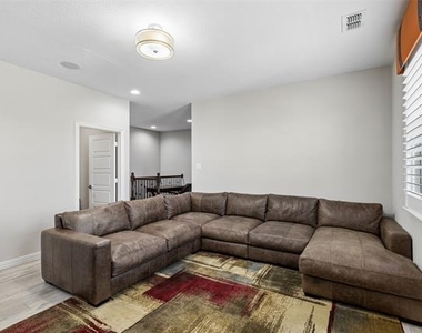 628 Club Drive - Photo Thumbnail 24