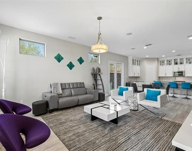 628 Club Drive - Photo Thumbnail 4