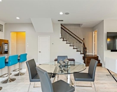 628 Club Drive - Photo Thumbnail 10