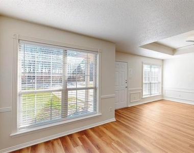 404 Truman Street - Photo Thumbnail 8
