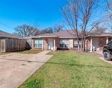 404 Truman Street - Photo Thumbnail 4