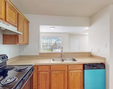 404 Truman Street - Photo Thumbnail 16
