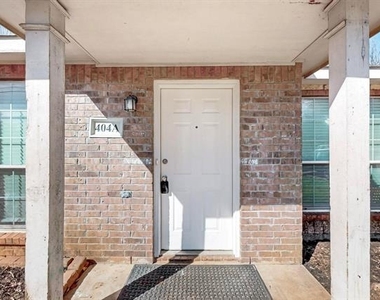 404 Truman Street - Photo Thumbnail 7