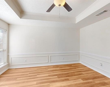 404 Truman Street - Photo Thumbnail 11