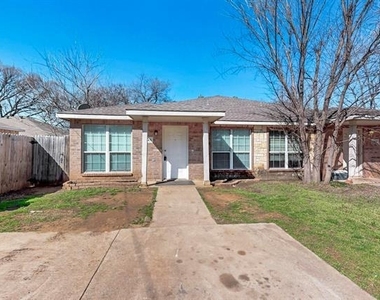 404 Truman Street - Photo Thumbnail 1