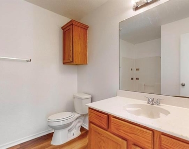 404 Truman Street - Photo Thumbnail 28