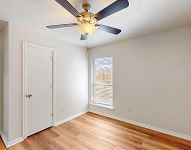 404 Truman Street - Photo Thumbnail 32