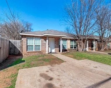 404 Truman Street - Photo Thumbnail 5