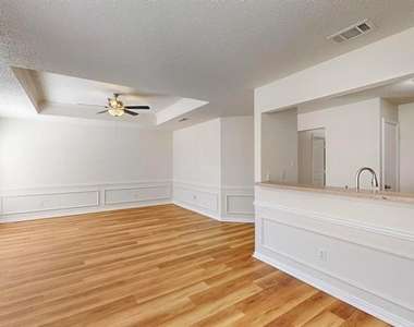 404 Truman Street - Photo Thumbnail 12