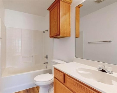 404 Truman Street - Photo Thumbnail 23