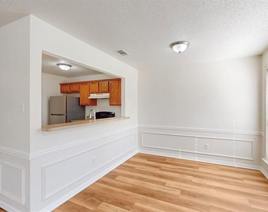 404 Truman Street - Photo Thumbnail 14