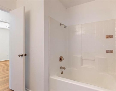 404 Truman Street - Photo Thumbnail 30