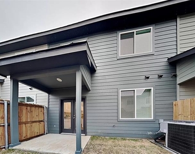 603 Briarwood Lane - Photo Thumbnail 8